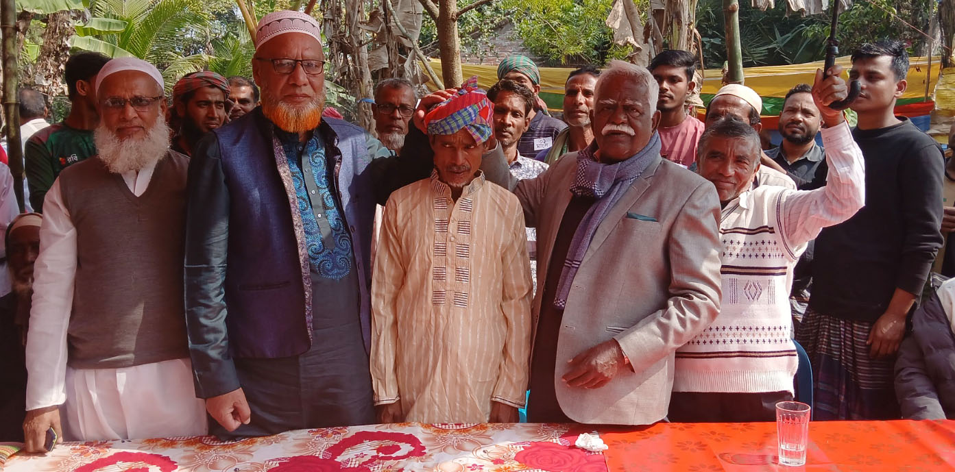 ১০ গ্রামের মন্ডল প্রধানদের খানা দিয়ে আনুষ্ঠানিকভাবে মন্ডলী নিলেন আলমডাঙ্গা ডামোশ গ্রামের আক্কাস আলী