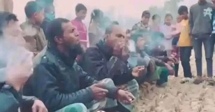 মহেশপুরে বিড়ি খাওয়া প্রতিযোগিতা: বাবাকে হারিয়ে বিজয়ী ছেলে