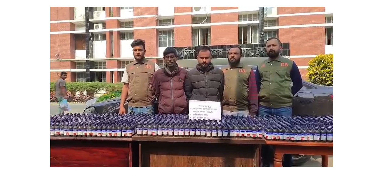 দামুড়হুদায় মাদকবিরোধী অভিযানে ৮৪০ বোতল ইসকাফসহ দুই মাদক ব্যবসায়ী আটক