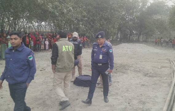 ভোটের মাঠে নাশকতা সৃষ্টির অপচেষ্টা? গোস্বামী দূর্গাপুর বাজারে দুটি তাজা বোমা উদ্ধার ও নিস্ক্রিয়