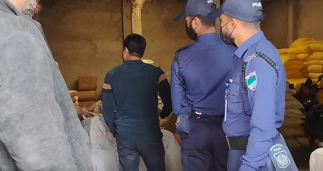 চুয়াডাঙ্গায় অবৈধ সার ও শিশুখাদ্য বিক্রি, ৩ প্রতিষ্ঠানকে জরিমানা