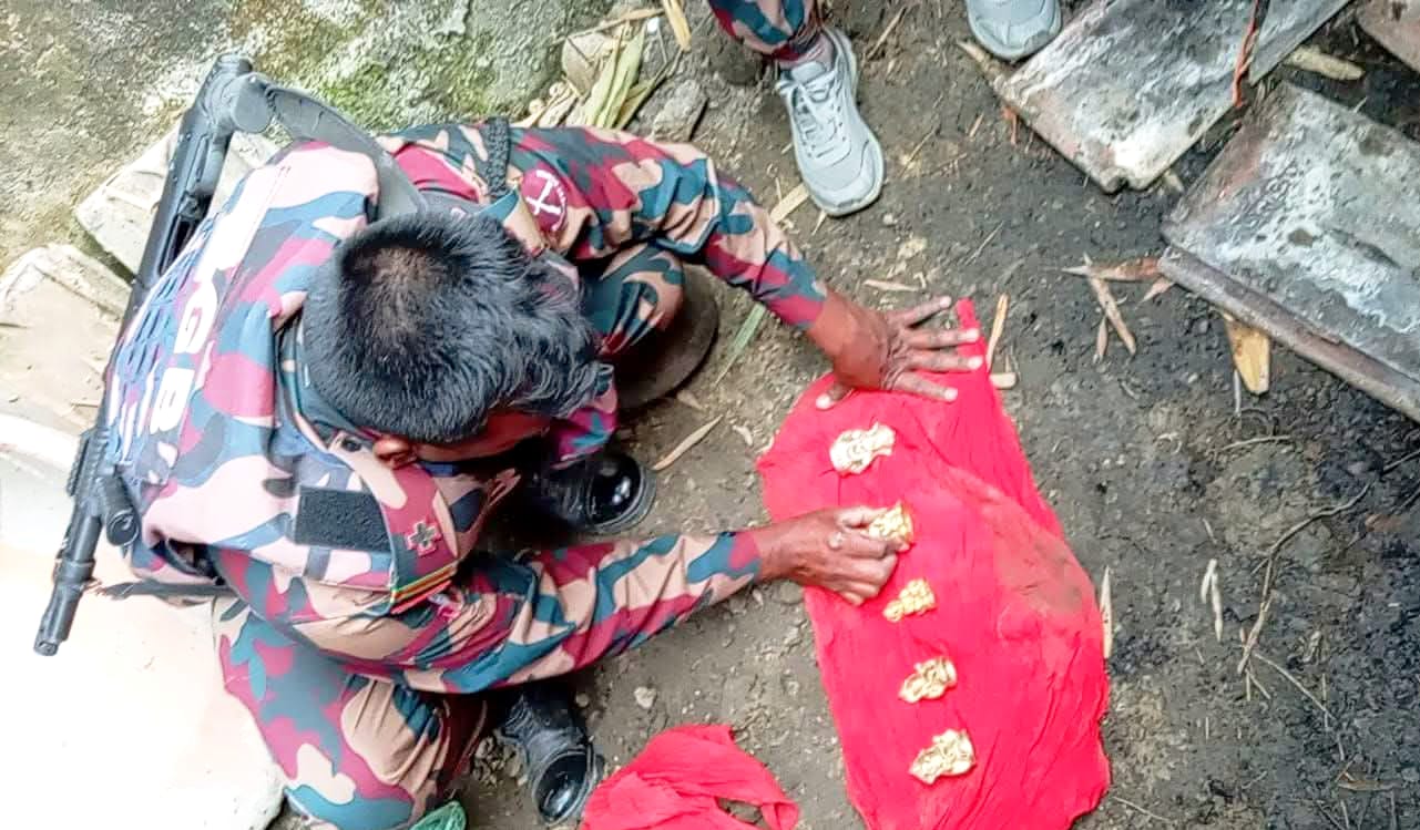 আলমডাঙ্গার খোরদ গ্রামে ৫টি ধাতব মূর্তি উদ্ধার: গুপ্তধন নয়, মিলল তামার অস্তিত্ব