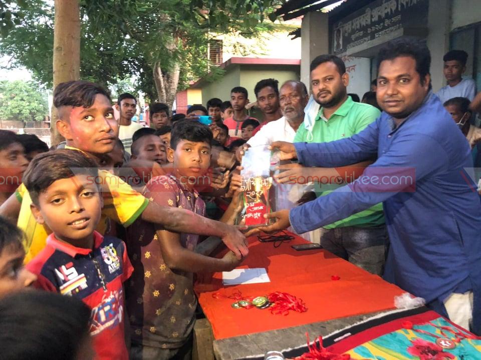 ফরিদপুরে শিশু-কিশোরদের ফুটবল টুর্নামেন্টে লাল দল বিজয়ী
