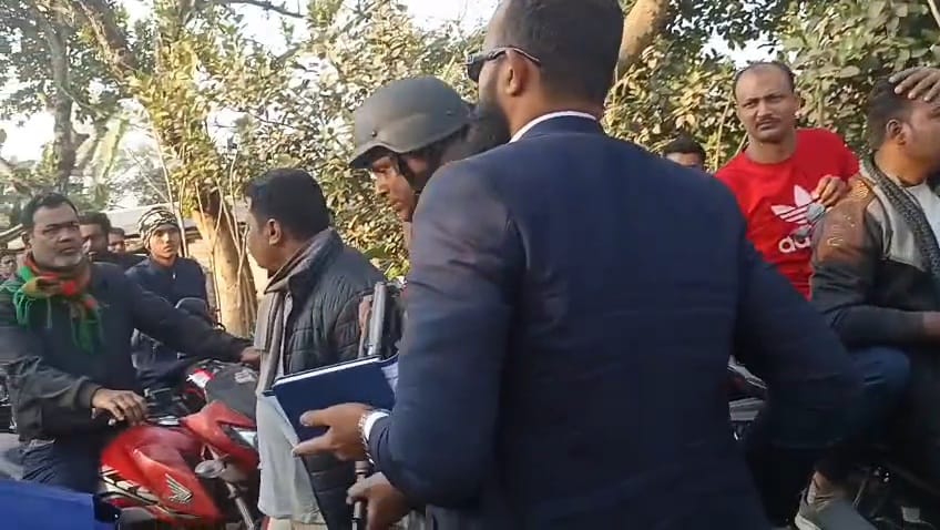 জাতীয় নির্বাচন | আলমডাঙ্গায় আচরণবিধি লঙ্ঘনে বিএনপি ও জামায়াত সমর্থককে ভ্রাম্যমাণ আদালতে জরিমানা