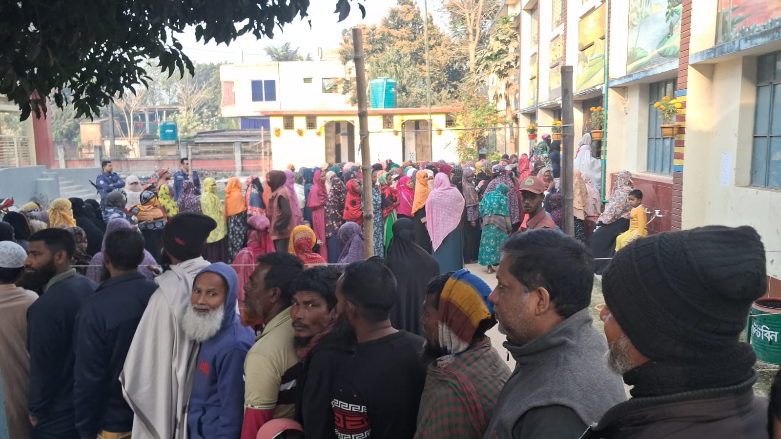 জাতীয় নির্বাচন | উৎসবমুখর পরিবেশে চলছে নির্বাচন