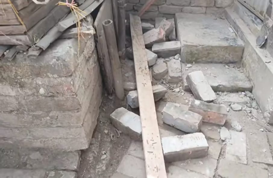 জাতীয় নির্বাচন | আলমডাঙ্গায় ভাংবাড়িয়া ইউনিয়ন মহিলা দলের সভাপতি জলির বাড়িতে জামায়াতের মিছিল থেকে হামলার অভিযোগ