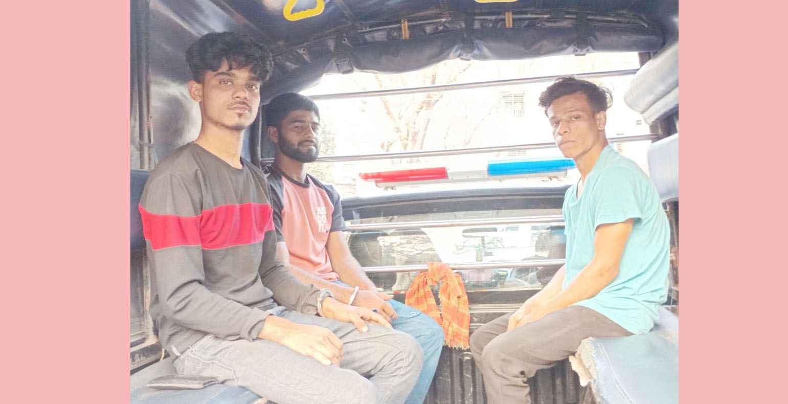 আলমডাঙ্গা উপজেলা প্রশাসনের মাদকবিরোধী কঠোর অভিযানে মাদক ব্যবসায়ী হুসাইনসহ আটক ৪ : ভ্রাম্যমাণ আদালতে কারাদণ্ড ও অর্থদন্ড