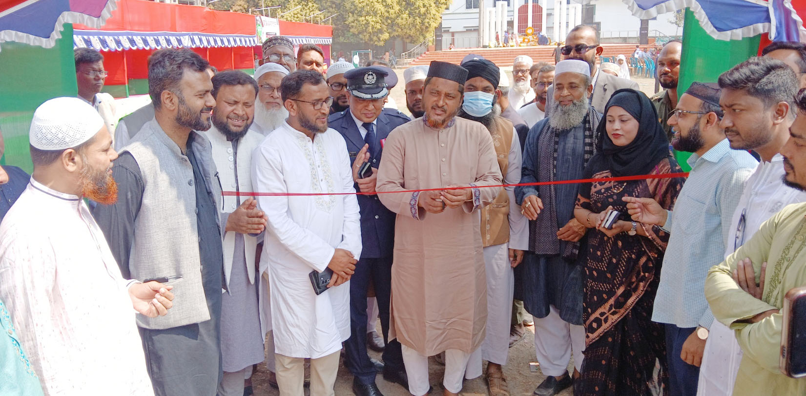 একুশ মানে মাথা নত না করার শিক্ষা, ভাষার মর্যাদা রক্ষার অঙ্গীকার”আলমডাঙ্গায় তিন দিনের একুশে বইমেলা উদ্বোধনে এমপি অ‌‌্যাড. রাসেল