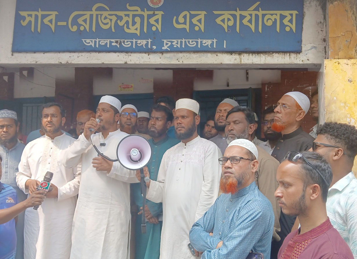 আলমডাঙ্গায় সাব-রেজিস্ট্রি অফিস ও পশুহাটের দুর্নীতির বিরুদ্ধে কঠোর অবস্থান এমপি রাসেলের।। মাঠে নেমে ‘দলিল লেখক সমিতি’ ও সিন্ডিকেট ভাঙার ঘোষণা, পৌর পশুহাট উন্মুক্ত নিলামের নির্দেশ