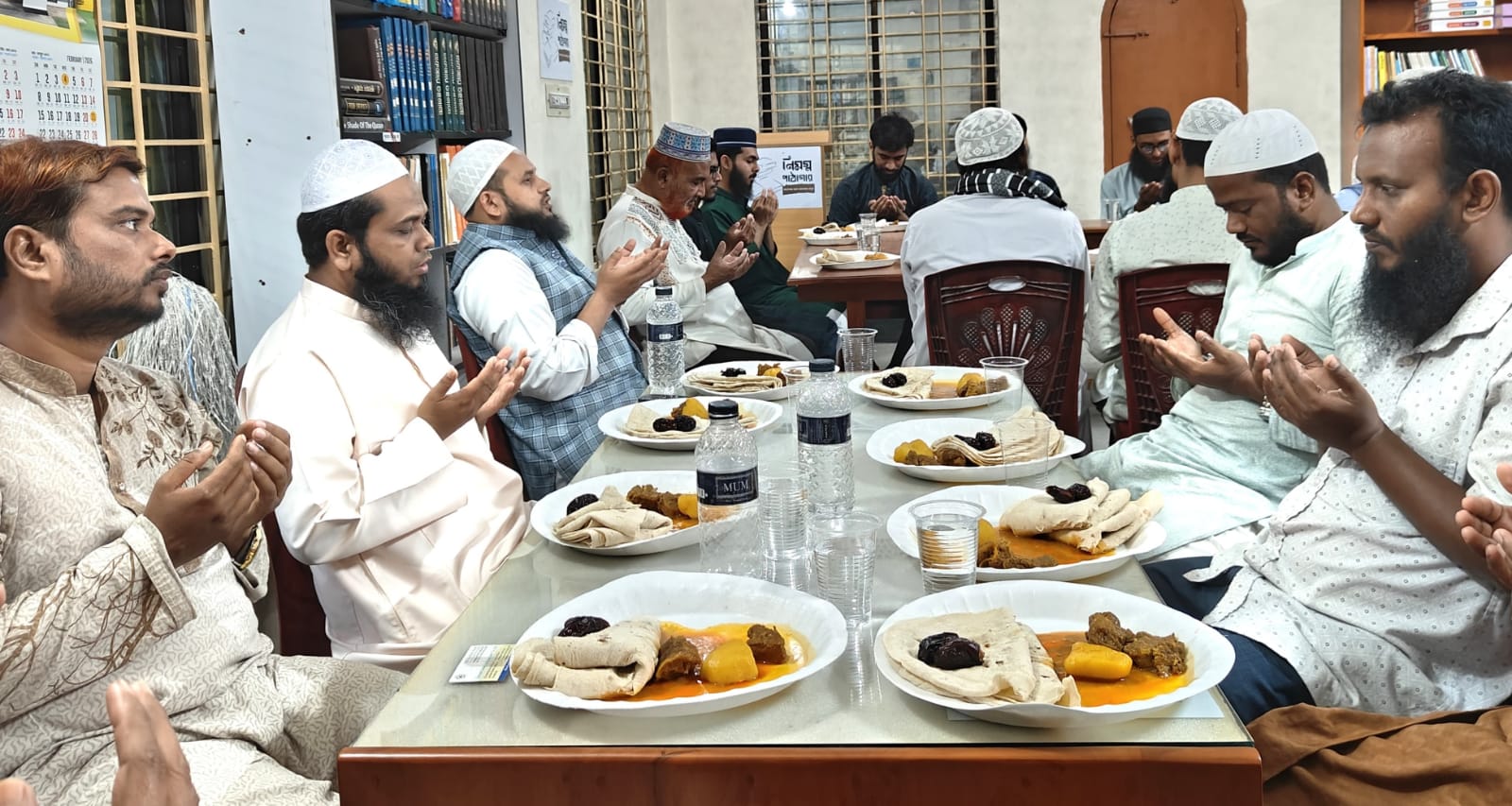 নিমগ্ন পাঠাগারে ইফতার মাহফিল অনুষ্ঠিত