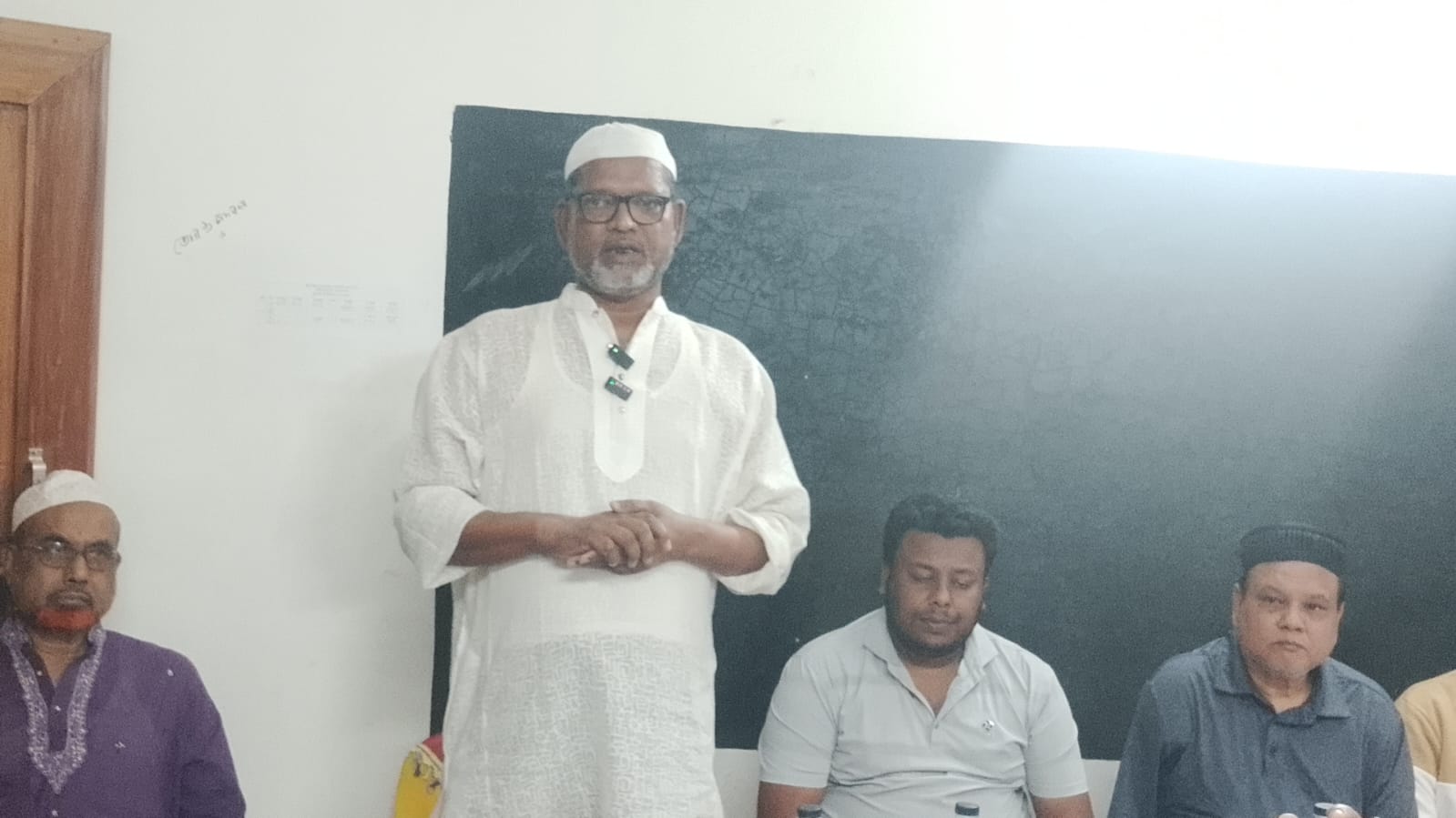 সাংবাদিকদের সঙ্গে ইফতার ও মতবিনিময়কালে উপজেলা চেয়ারম্যান পদে প্রতিদ্বন্দ্বিতার ঘোষণা দিলেন আসিরুল ইসলাম সেলিম