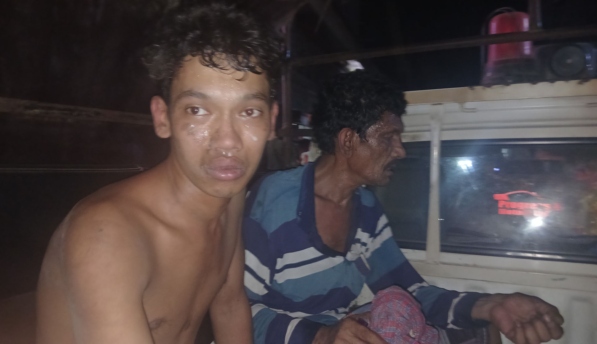 ক্রেতা সেজে কলা বিক্রেতার টাকা চুরি : আলমডাঙ্গায় বাপ-ছেলে আটক