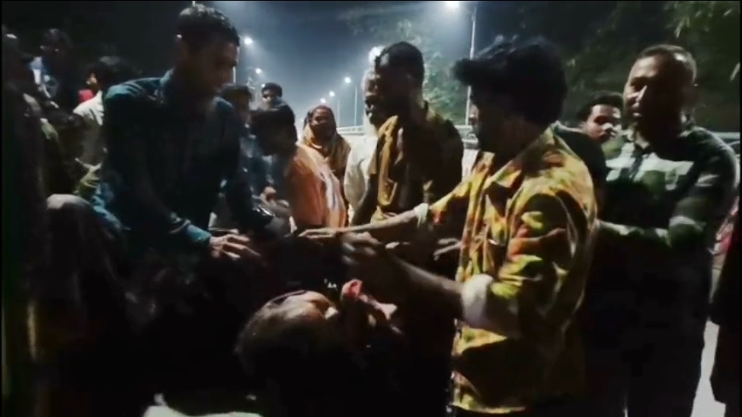 অসুস্থ প্রবাসীকে হাত-পা বেঁধে নিয়ে যাওয়ার অভিযোগ প‌রিবা‌রের বিরু‌দ্ধে: আলমডাঙ্গায় চাঞ্চল্য