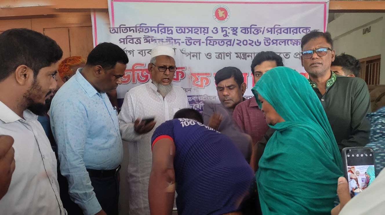 ঈদ উপলক্ষে আলমডাঙ্গার কুমারী ইউনিয়নে ১ হাজার ২১০ দুঃস্থ ও অসহায় পরিবারের মাঝে ভিজিএফ চাল বিতরণ