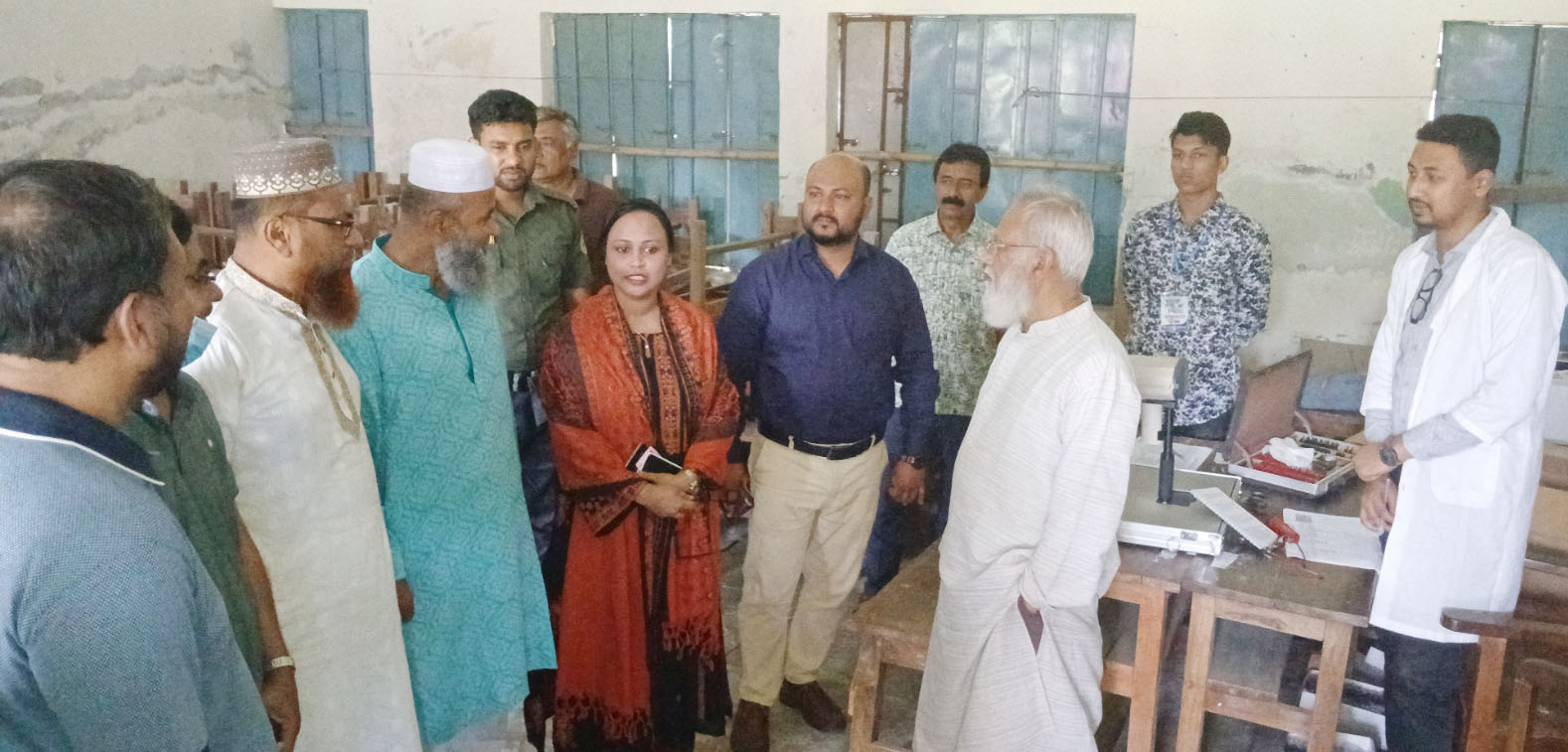 আলমডাঙ্গায় চোখের আলোর সন্ধান—নীলা-শুকতারায় বিনামূল্যে চক্ষু শিবিরে মানুষের ভিড়