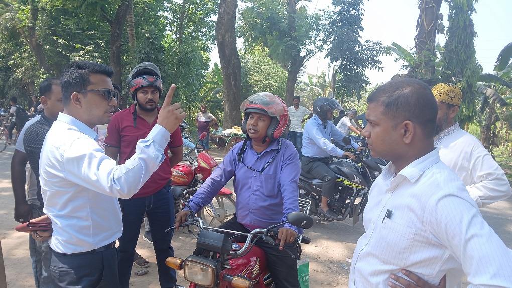 আলমডাঙ্গায় তেল বিক্রি ঘিরে প্রশাসনের তৎপরতা, কাগজপত্র যাচাইয়ে ৬ জনকে জরিমানা