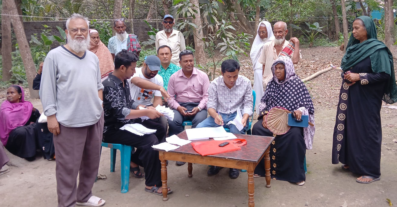অন্ধকার পেরিয়ে আলোর পথে আলমডাঙ্গায় ২ শতাধিক রোগীর চোখে নতুন দৃষ্টি