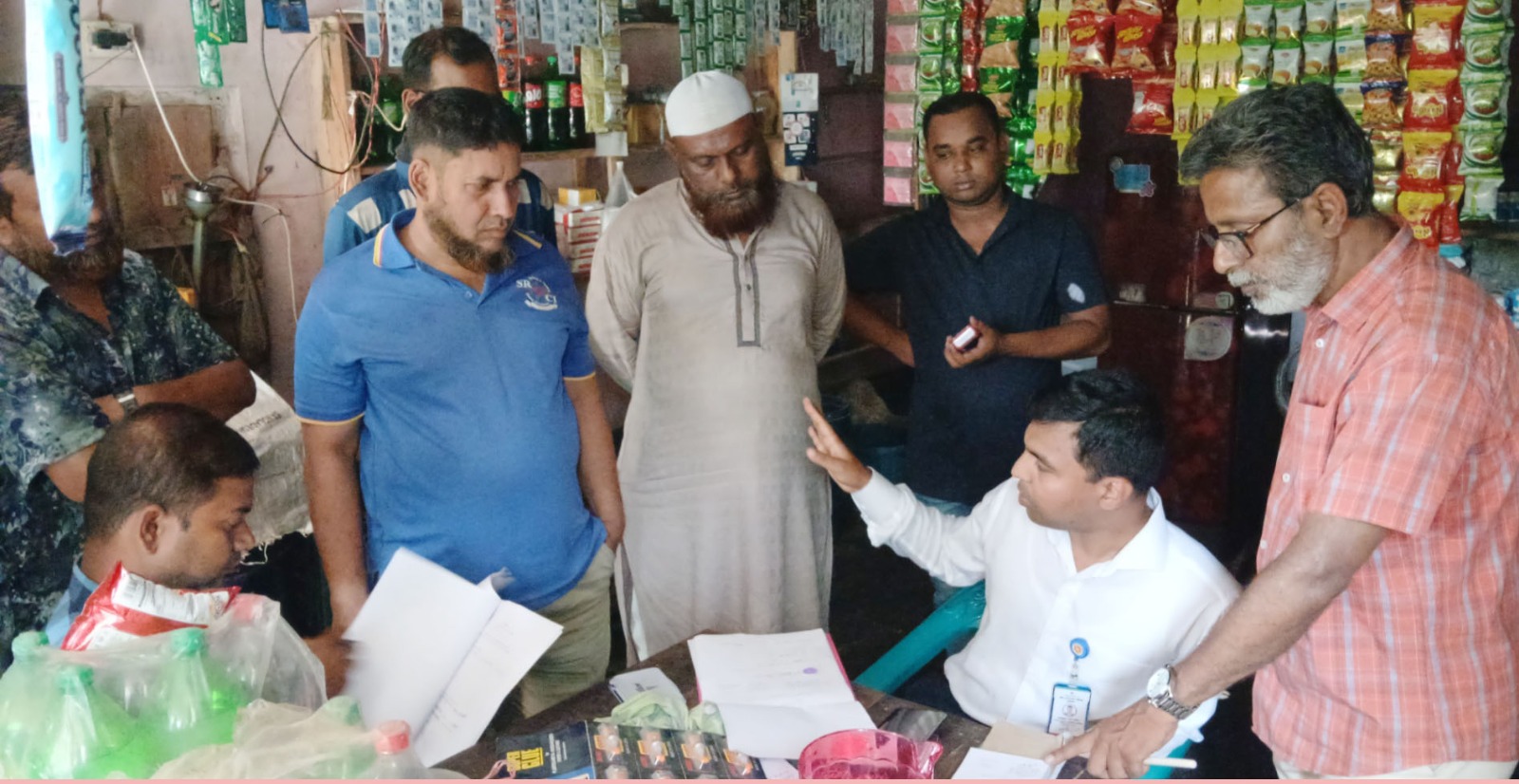 ভ্রাম্যমান আদালতের অভিযানে ৫২০ লিটার তেল জব্দ, দুই ব্যবসায়ীকে জরিমানা