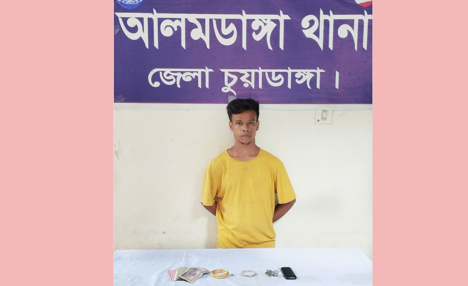 আলমডাঙ্গায় চুরি করে পালানোর সময় চোরাই মালামালসহ যুবক আটক, পুলিশের হাতে সোপর্দ