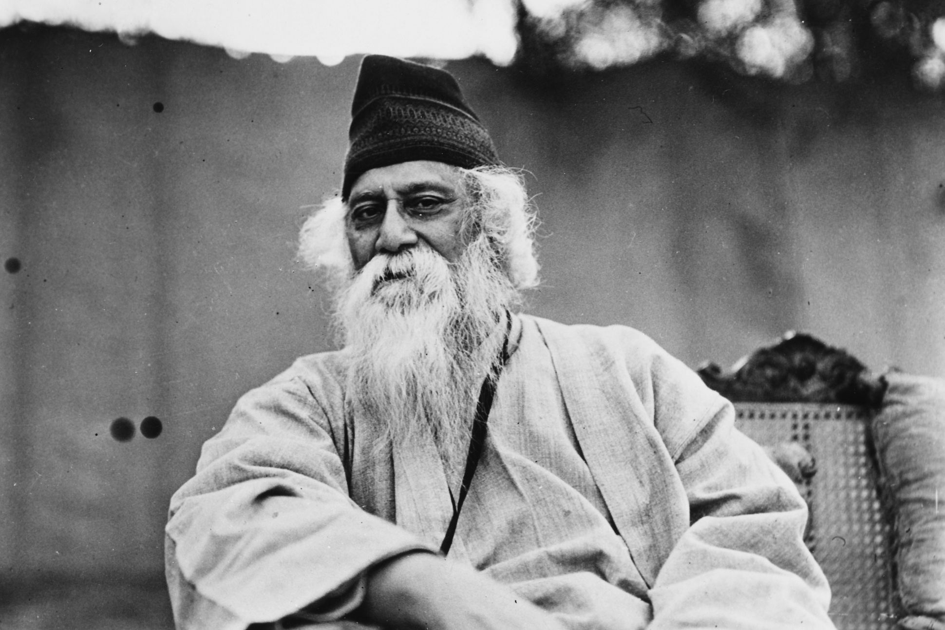 রবীন্দ্রনাথ ঠাকুরের বংশ পদবির খোঁজে