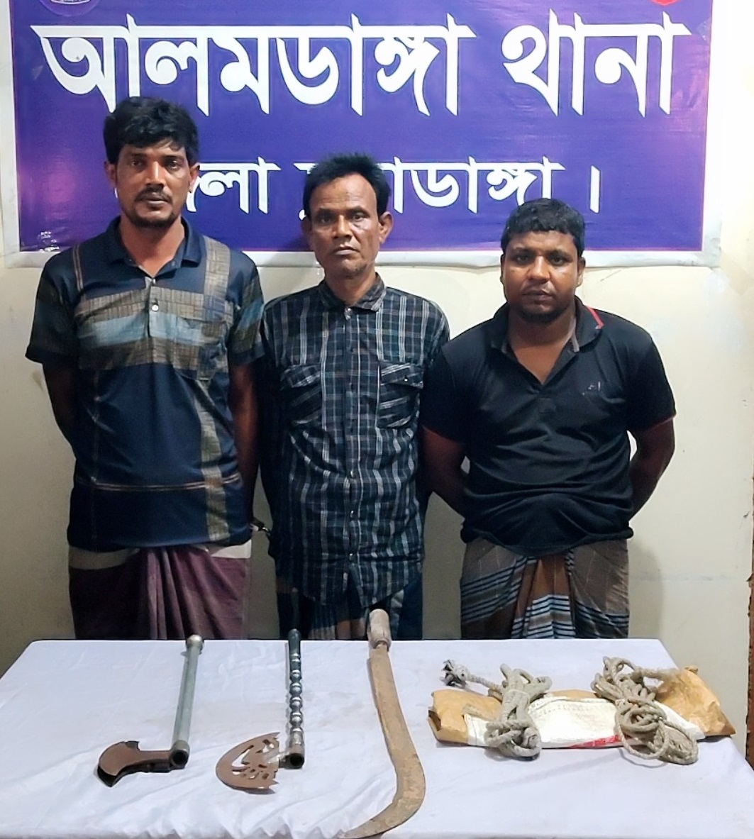 আলমডাঙ্গায় ডাকাতির প্রস্তুতিকালে অস্ত্র ও সরঞ্জামাদিসহ আন্তঃজেলা ডাকাত দলের ৩ সদস্য গ্রেফতার