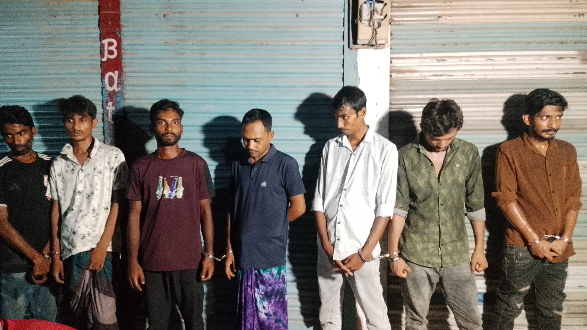 আলমডাঙ্গার জুতাপট্টিতে জমজমাট মাদকের আসরে ভ্রাম্যমাণ আদালতের হানা, ৭ মাদকসেবীর কারাদণ্ড ও অর্থদন্ড