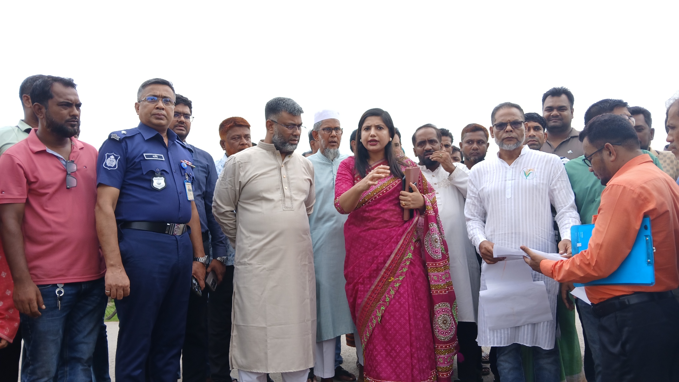আলমডাঙ্গায় জলাবদ্ধতা নিরসনে ফজলুল হক খাল পুনঃখননের উদ্যোগ, ৩ কিলোমিটার খাল পরিদর্শনে জেলা পরিষদ প্রশাসক শরীফুজ্জামান শরীফ