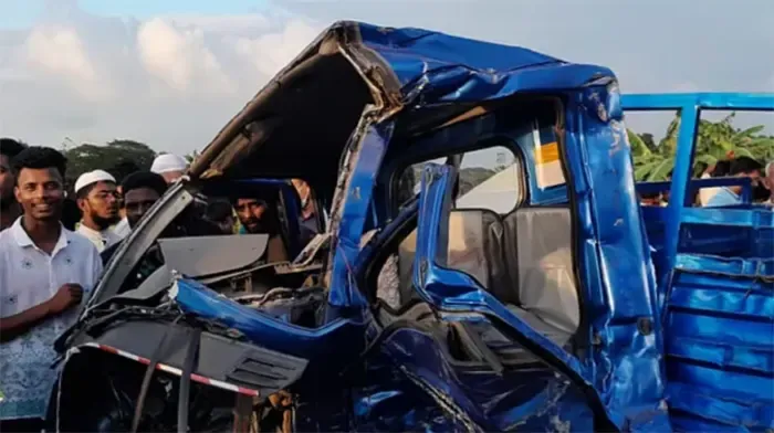 নেত্রকোনায় ট্রাক-পিকআপের ভয়াবহ সংঘর্ষে ৪ জন নিহত, আহত আরও ৪