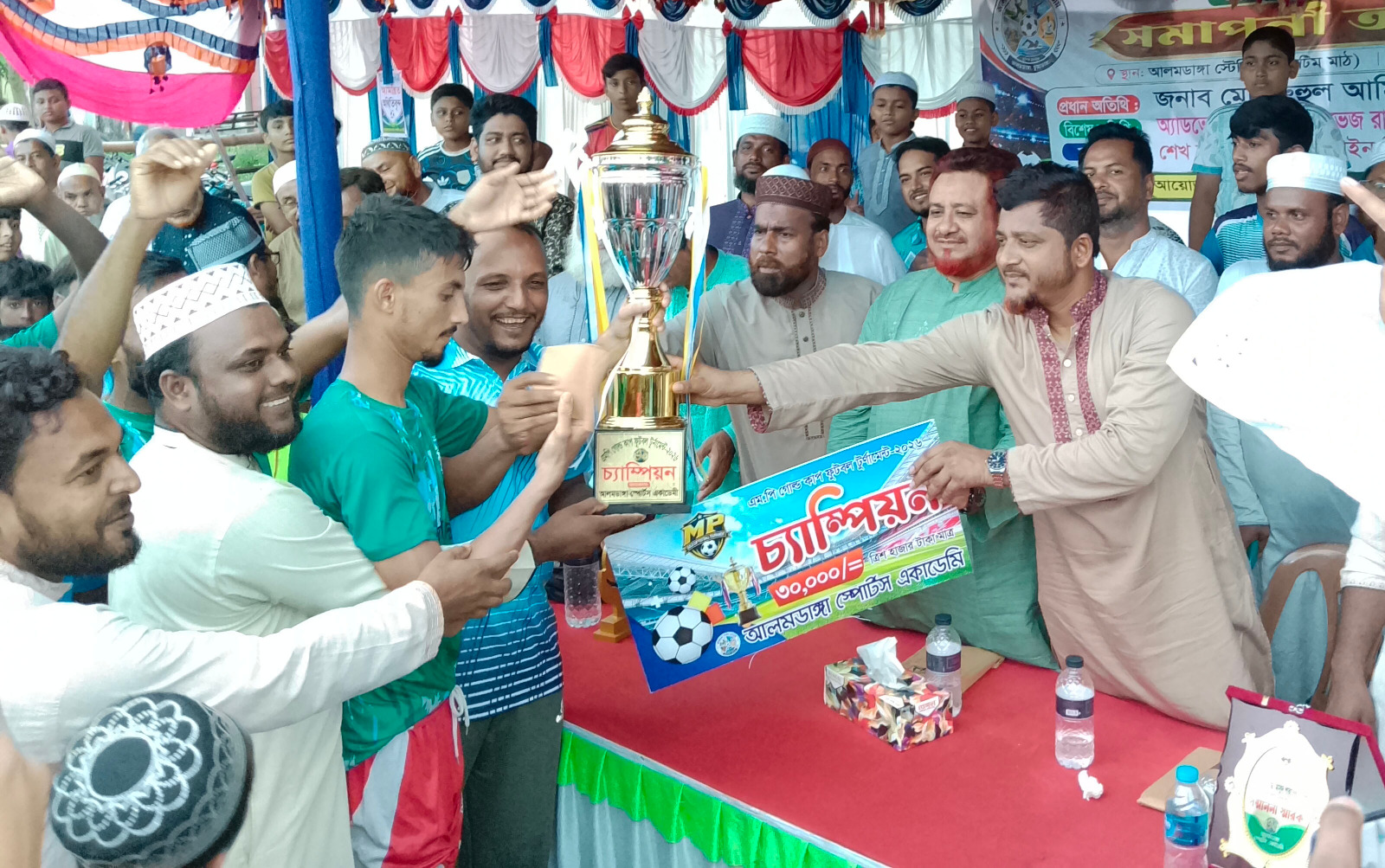 আলমডাঙ্গায় এমপি গোল্ডকাপ ফুটবলের ফাইনাল: ফিরছে হারানো ঐতিহ্য, গ্যালারিতে দুই এমপি