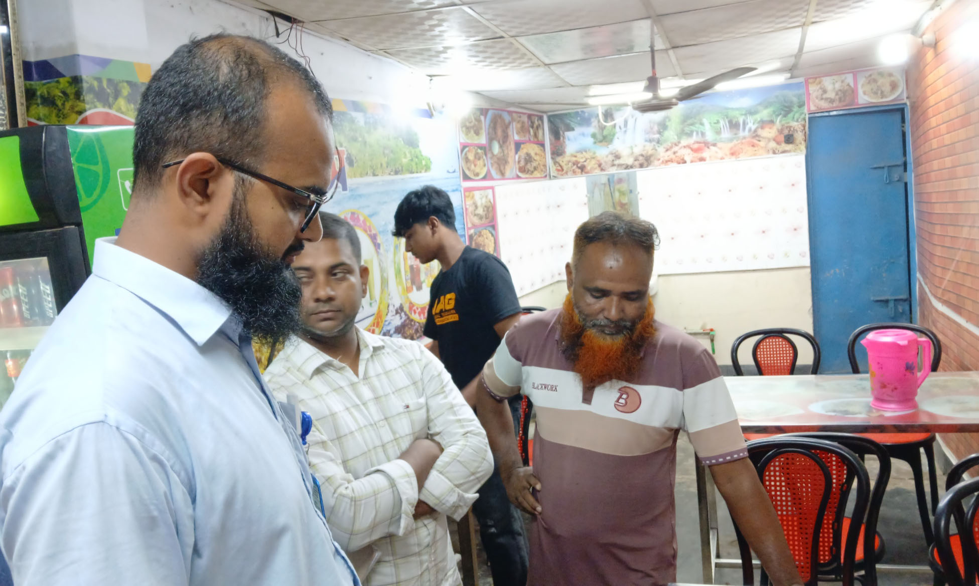 আলমডাঙ্গায় ভ্রাম্যমাণ আদালতের অভিযান: তিন প্রতিষ্ঠানে আড়াই হাজার টাকা জরিমানা