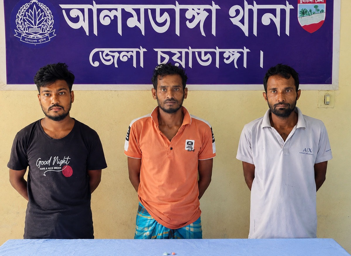 আলমডাঙ্গায় মাদকবিরোধী পৃথক অভিযানে ৩ জন গ্রেফতার : ২ পিস ট্যাপেন্টাডল ট্যাবলেট উদ্ধার