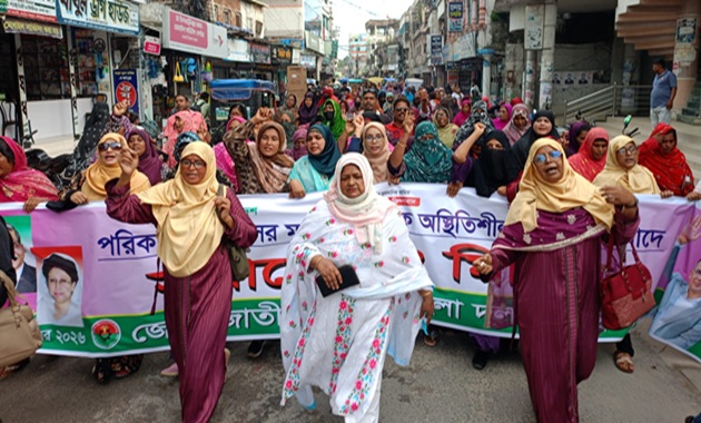 দেশকে অস্থিতিশীল করার চেষ্টার প্রতিবাদে মেহেরপুরে মহিলা দলের বিক্ষোভ ও সমাবেশ