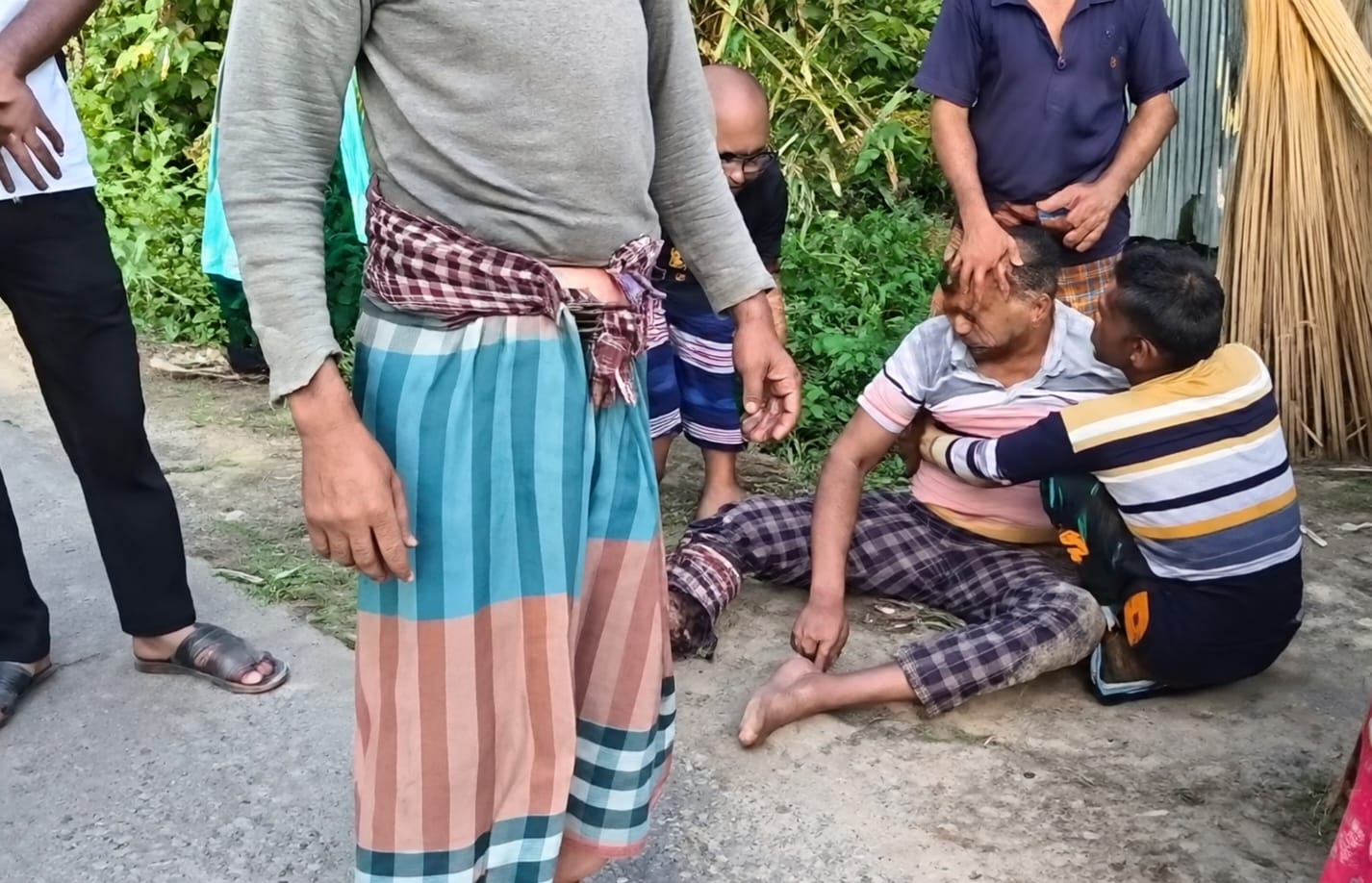 আলমডাঙ্গায় চি‌কিৎসাধীন অবস্থায় মারা গে‌ছেন পে‌টে বাঁশ ঢু‌কে ভু‌ড়ি বে‌রি‌য়ে আহত কা‌র্তিক