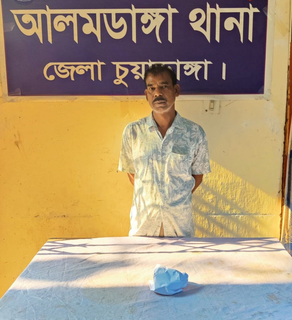 আলমডাঙ্গায় গাঁজাসহ মাদক কারবারি গ্রেফতার : সামারি ট্রায়ালে তাৎক্ষনিক বিচারের জন্য আদালতে প্রেরন