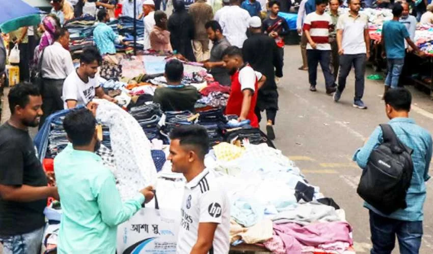 দখল আর যত্রতত্র পার্কিংয়ে সংকুচিত মাদানী অ্যাভিনিউ, ১০০ ফুটের সড়কে চলাচলের জায়গা মাত্র ১০ ফুট