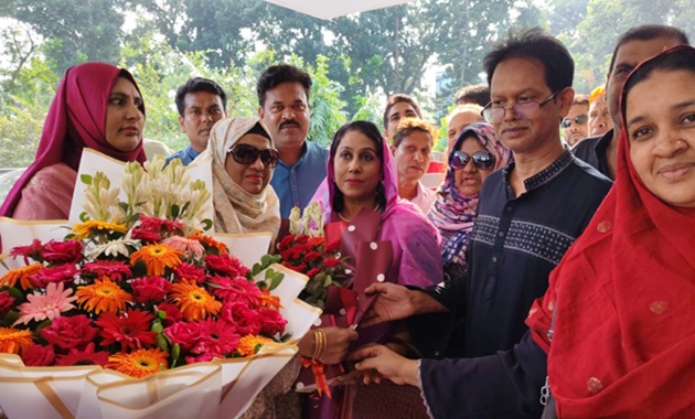 মেহেরপুরে সংরক্ষিত আসনের এমপি শওকত আরা আখতারকে জেলা বিএনপির ফুলেল শুভেচ্ছা