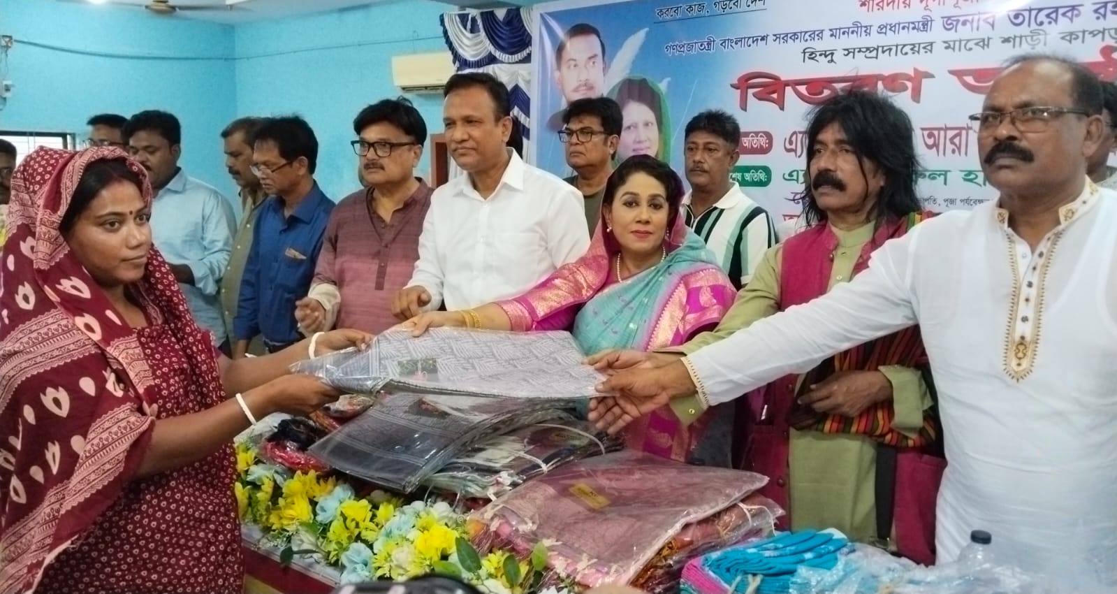 মেহেরপুরে দুর্গাপূজা উপলক্ষ্যে বিএনপির হাজারো শাড়ি বিতরণ