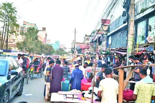 মাদানী অ্যাভিনিউয়ের ১০০ ফুট সড়কের সিংহভাগই অবৈধ দখলে, সীমাহীন ভোগান্তিতে নগরবাসী