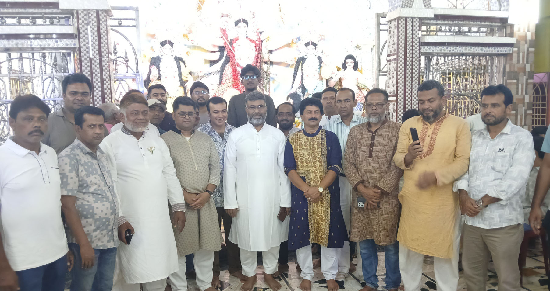 আলমডাঙ্গায় শারদীয় দুর্গাপূজামণ্ডপ পরিদর্শন করলেন চুয়াডাঙ্গা জেলা বিএনপির সাধারণ সম্পাদক ও জেলা পরিষদের প্রশাসক শরীফুজ্জামান শরীফ