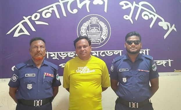 দামুড়হুদায় সন্ত্রাসবিরোধী আইনে আ.লীগ নেতা মামুন গ্রেপ্তার
