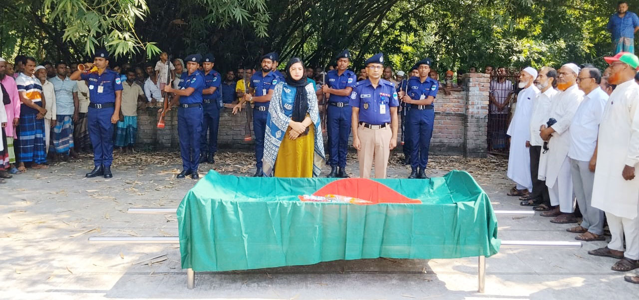 আলমডাঙ্গায় রাষ্ট্রীয় মর্যাদায় বীর মুক্তিযোদ্ধা মহাব্বত আলীর দাফন সম্পন্ন