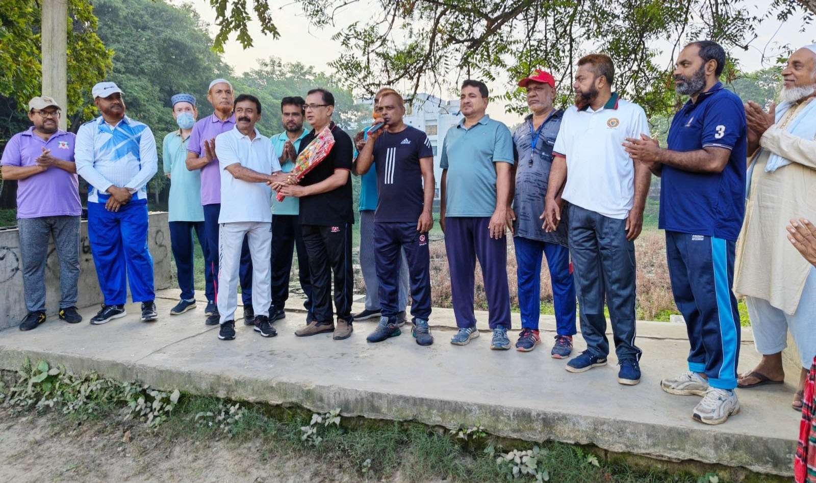 আলমডাঙ্গা ব্যায়ামাগার কর্তৃক নিউরো সার্জন অধ্যাপক ডা. মোখলেছুর রহমানকে সংবর্ধনা প্রদান