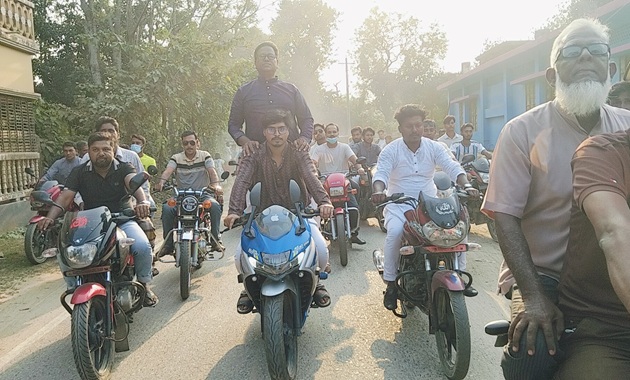 দামুড়হুদার জুড়ানপুরে আল মাসুম বাবুর বিশাল মোটরসাইকেল শোভাযাত্রা, জনজোয়ারে মুগ্ধ প্রার্থী