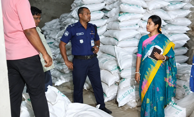 চুয়াডাঙ্গার দামুড়হুদায় গোডাউন থেকে ১৫০০ বস্তা সার জব্দ, গোডাউন সিলগালা