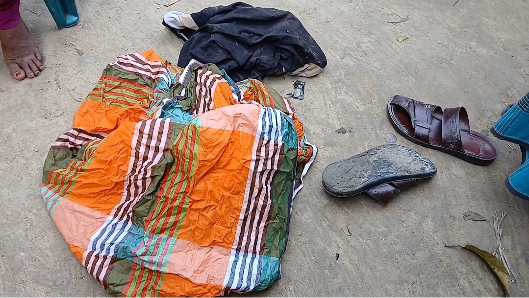 আলমডাঙ্গার শ্রীরামপুর প্রবাসীর স্ত্রী ঘরে রঙ্গনীলা করতে এসে কাপড় খুলে পালালেন সোহেল