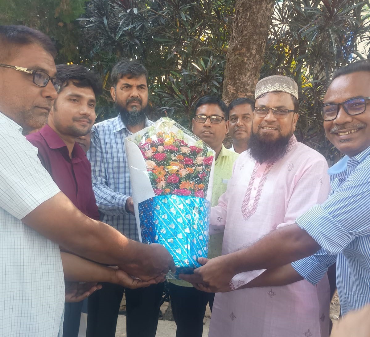 আলমডাঙ্গায় প্রশাসন ক্যাডারে সহকারী কমিশনার ও এক্সিকিউটিভ ম্যাজিস্ট্রেট হিসেবে সুপারিশপ্রাপ্ত হওয়ায় সোহাগ আলীকে সংবর্ধনা