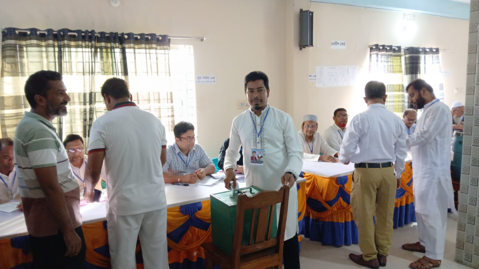 আলমডাঙ্গা বণিক সমিতির ভোটযুদ্ধে ৮টি পদের বিপরীতে লড়ছেন ২০ প্রার্থী: বিনাপ্রতিদ্বন্দ্বিতায় নির্বাচিত ১২ জন
