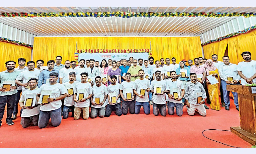 ৩ শতাধিক স্বেচ্ছাসেবীর মিলনমেলা